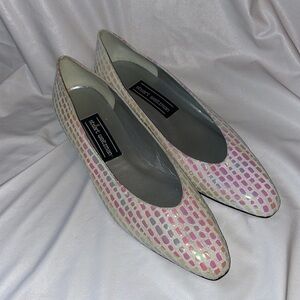 Stuart Weitzman White/Nude Suede Leather Iridescent Scales Kitten Block Heel 7.5